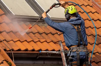 Démoussage et hydrofuge de toiture à Sernhac